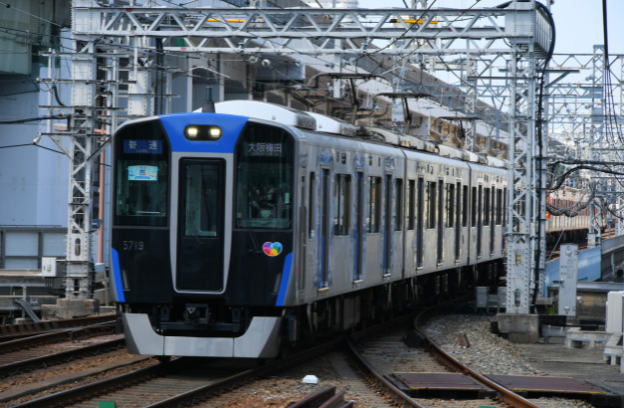 阪急・阪神の鉄道全線においてカーボンニュートラル運行を開始